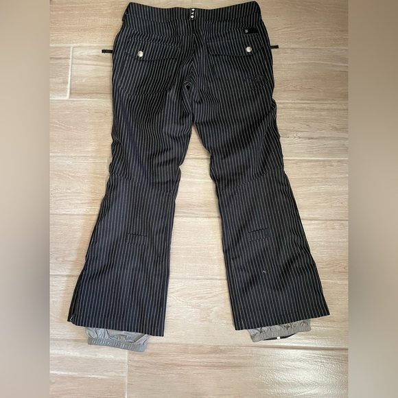 Women’s Burton DryRide Snowboard Ski Pants Medium Pinstripe - Picture 6 of 7